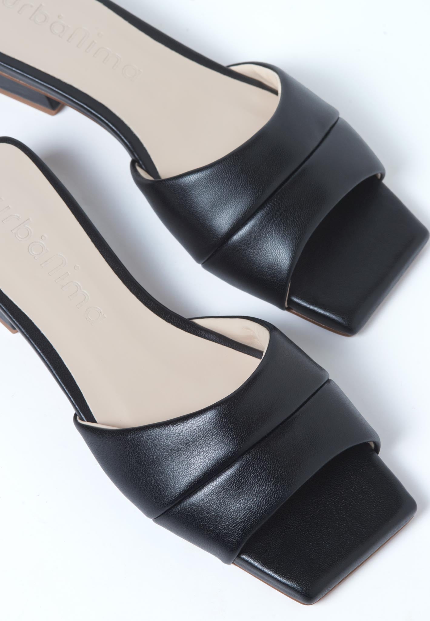 Promenade Black